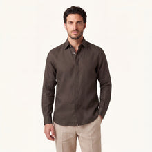 Model wearing Rizvol Ashfall linen shirt 